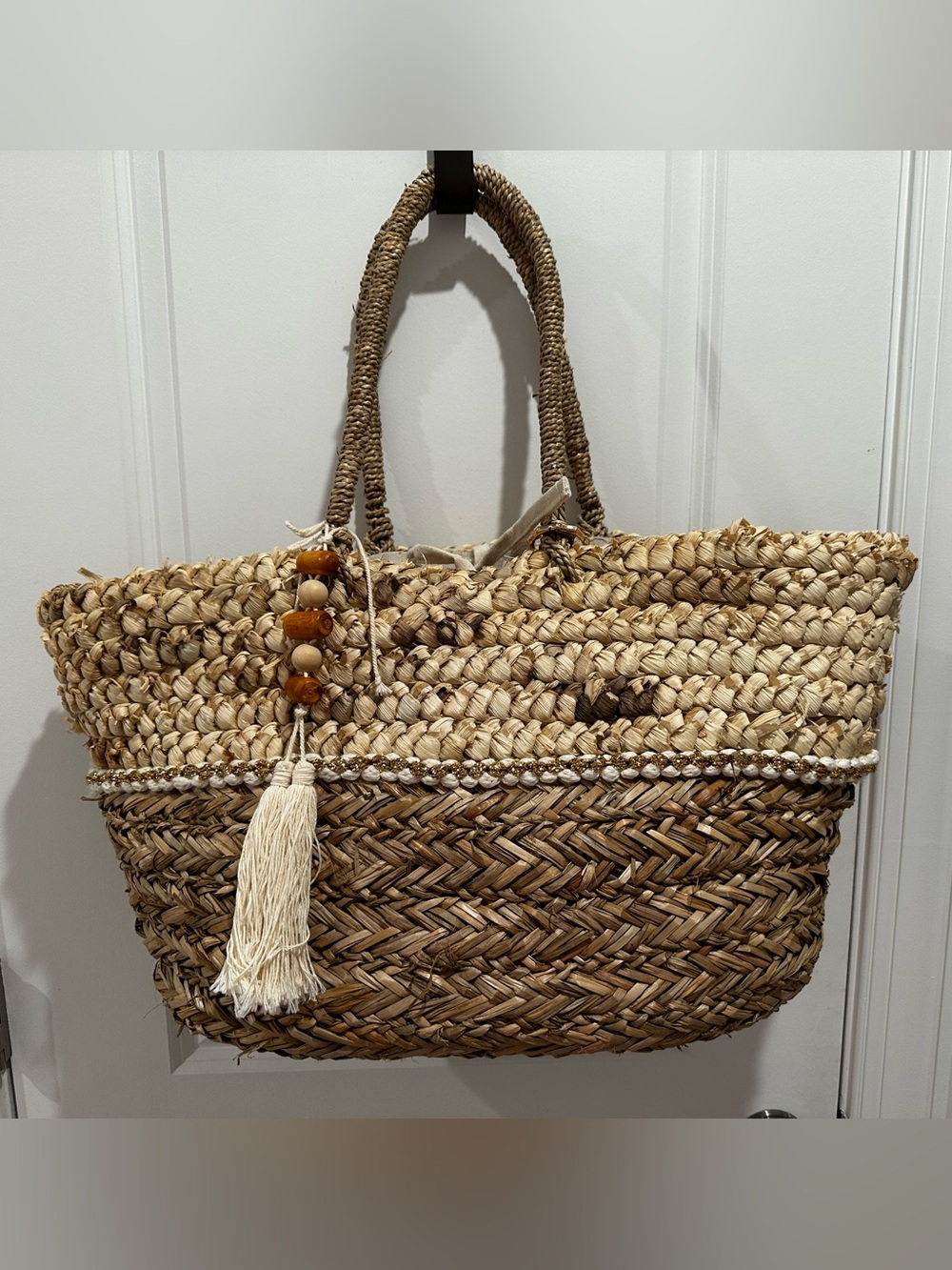 Jen and Co Woven Straw Tote Bag Natural Two-Tone Beaded Tassel